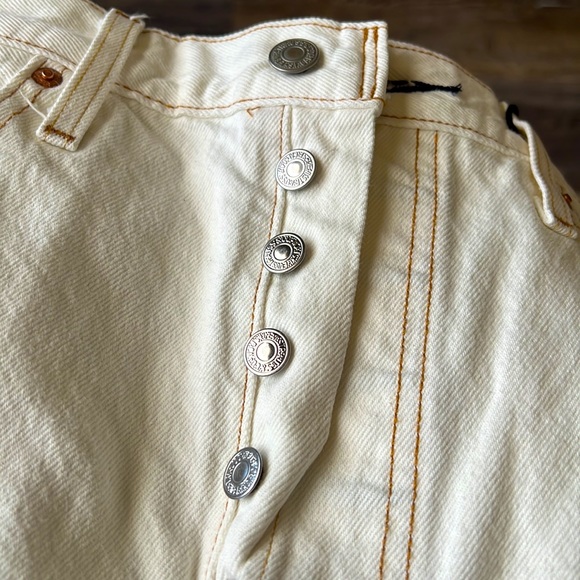 New High Rise Levis Premium 501 shorts Distressed Vintage look size 12 or 32 - Picture 6 of 6